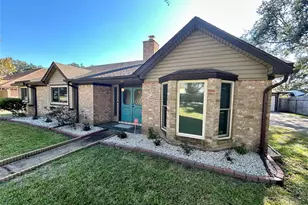 3319 Meadowcreek Dr, Missouri City, TX 77459 - Photo 2