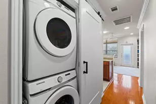 305 E 31st St, Austin, TX 78705 - Photo 10