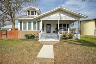 338 W Crockett St, La Grange, TX 78945 - Photo 1