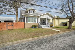 338 W Crockett St, La Grange, TX 78945 - Photo 2