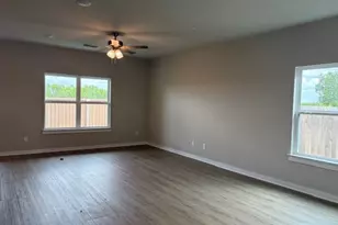 101 Greinert Dr, Taylor, TX 76574 - Photo 2