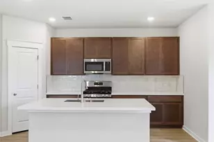 101 Greinert Dr, Taylor, TX 76574 - Photo 4