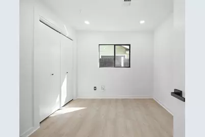 5261 Meadow Creek Drive, Austin, TX 78745 - Photo 20