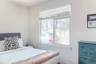 2307 E 2nd St, Austin, TX 78702 - Photo 8