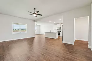 501 W Luna Blue Ln, Jarrell, TX 76537 - Photo 4