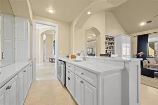 2004 Canonero Dr, Austin, TX 78746 - Photo 14