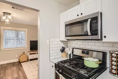6108 Calmar Cove #B, Austin, TX 78721 - Photo 14