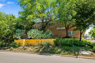 304 E 33rd St, Austin, TX 78705 - Photo 2