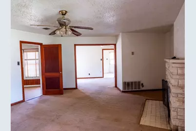 710 E Austin Avenue, Round Rock, TX 78664 - Photo 6