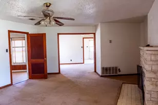 710 E Austin Ave, Round Rock, TX 78664 - Photo 6