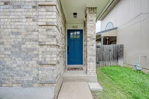 922 Thackeray Ln, Pflugerville, TX 78660 - Photo 4