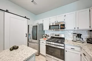 922 Thackeray Ln, Pflugerville, TX 78660 - Photo 16