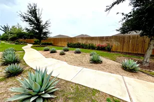 360 Cres Park Dr, Jarrell, TX 76537 - Photo 28