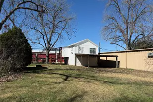 205 Cleveland St, Smithville, TX 78957 - Photo 1