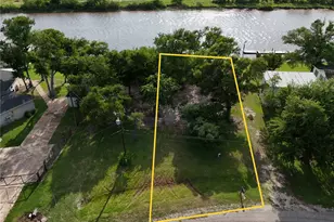 1828 Creekside Dr, Sargent, TX 77414 - Photo 1