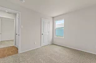 2203 Loganberry Ln, Luling, TX 78648 - Photo 4