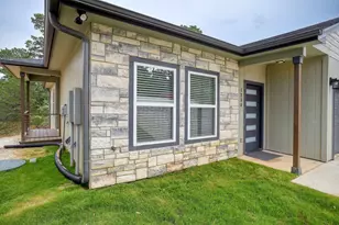 123 S Kanaio Dr, Bastrop, TX 78602 - Photo 2