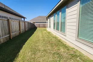 605 Los Olives Ln, Liberty Hill, TX 78642 - Photo 2