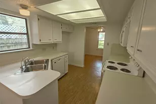 306 Lakeway Dr, Georgetown, TX 78628 - Photo 4