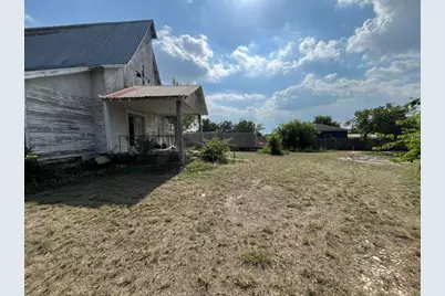 203 W Cherry Street, Lometa, TX 76853 - Photo 4