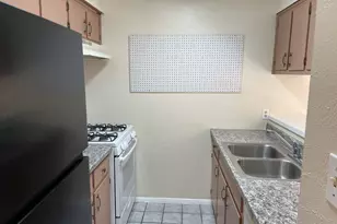 809 Plumpton Dr, Austin, TX 78745 - Photo 6