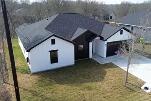 113 E Keomuku Ln, Bastrop, TX 78602 - Photo 1