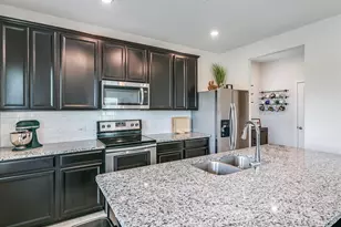 510 Mossy Rock Dr, Hutto, TX 78634 - Photo 12