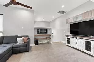 2800 Crest Ave, Austin, TX 78702 - Photo 8