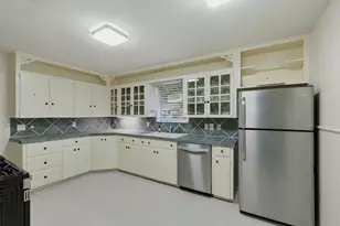 208 N Cedar St, Buda, TX 78610 - Photo 4