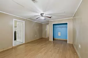 208 N Cedar St, Buda, TX 78610 - Photo 12