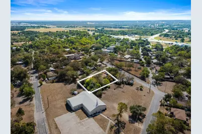 102 Masonic Drive, Elgin, TX 78621 - Photo 8