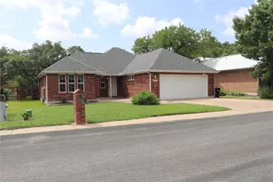 211 Fox Crossing, Burnet, TX 78611 - Photo 2