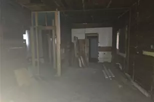 901 W 5th St, Taylor, TX 76574 - Photo 6