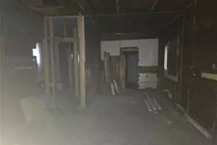 901 W 5th St, Taylor, TX 76574 - Photo 6