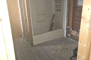 901 W 5th St, Taylor, TX 76574 - Photo 4