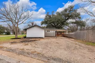 1709 Cecelia St, Taylor, TX 76574 - Photo 2