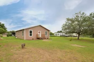 245 Crosslake Dr, Pleasanton, TX 78064 - Photo 2