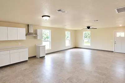 245 Cross Lake Drive, Pleasanton, TX 78064 - Photo 4