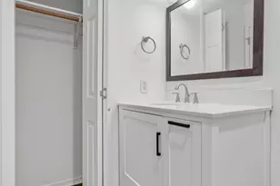 304 E 33rd St, Austin, TX 78705 - Photo 16