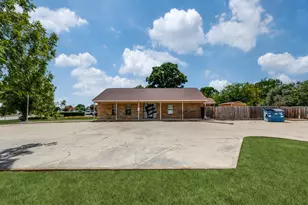 101 N Anthony St, Hutto, TX 78634 - Photo 4