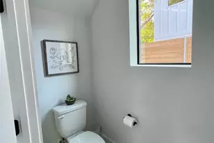 2009 Canterbury St, Austin, TX 78702 - Photo 8