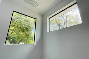 2009 Canterbury St, Austin, TX 78702 - Photo 10