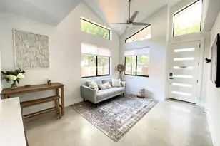 2009 Canterbury St, Austin, TX 78702 - Photo 2