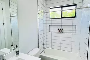 2009 Canterbury St, Austin, TX 78702 - Photo 12