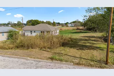 366 N Dallas Street, Giddings, TX 78942 - Photo 12