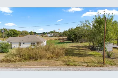 366 N Dallas Street, Giddings, TX 78942 - Photo 4