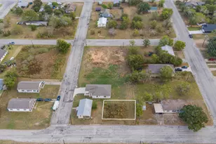 366 N Dallas St, Giddings, TX 78942 - Photo 1