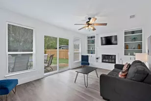 405 E Logan St, Round Rock, TX 78664 - Photo 12