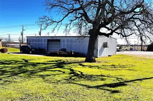 1608 W Cameron Ave, Rockdale, TX 76567 - Photo 2