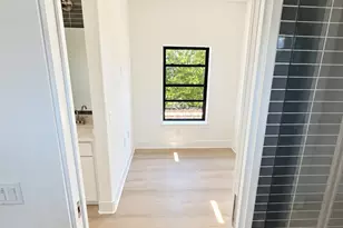 605 E 55th St, Austin, TX 78751 - Photo 8